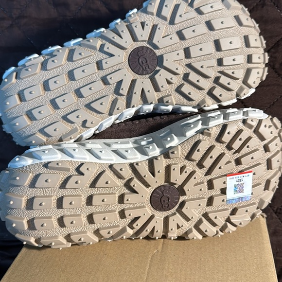 Ugg slides - Picture 3 of 6